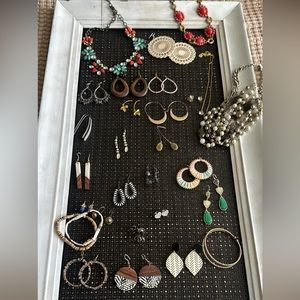 Lot of earrings, necklaces and bracelets
